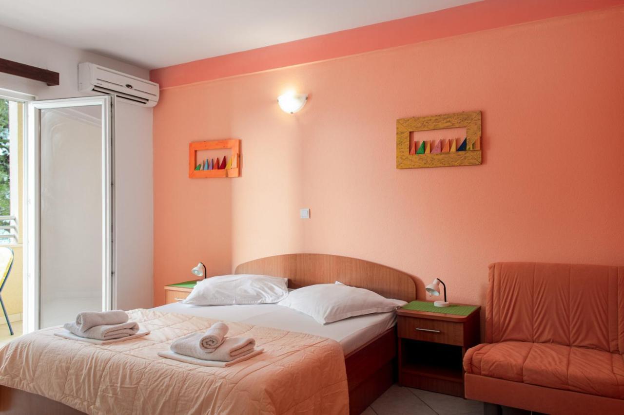 Apartments Promenada - Beachfront Tučepi Exterior foto