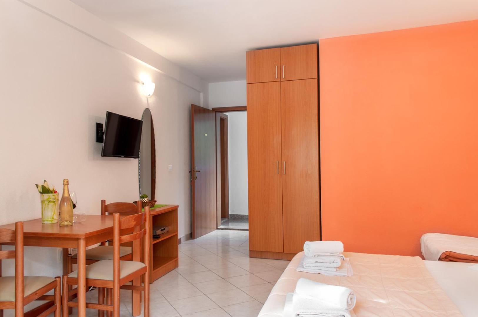 Apartments Promenada - Beachfront Tučepi Habitación foto